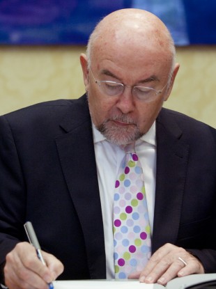Minister for Education Ruairà Quinn T.D. signing the EIB agreement today