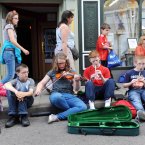 Musicians make their own space to play on Cavan's Main Street. (Photo: Laura Hutton/Photocall Ireland)