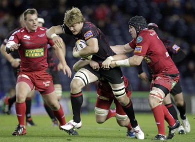 David Denton (centre) is challenged by Scarlets' Johnathan Edwards (right) and Matthew Rees.