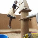 The drought in Burkina Faso has resulted in Lack of crops and pasture, as well as decreasing water reserves. Millions of people are food insecure. Jessica Batoure fetches water for her class. Soanga school. North-central region, Burkina Faso. 13/04/12