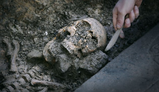 Knight's grave found under car park